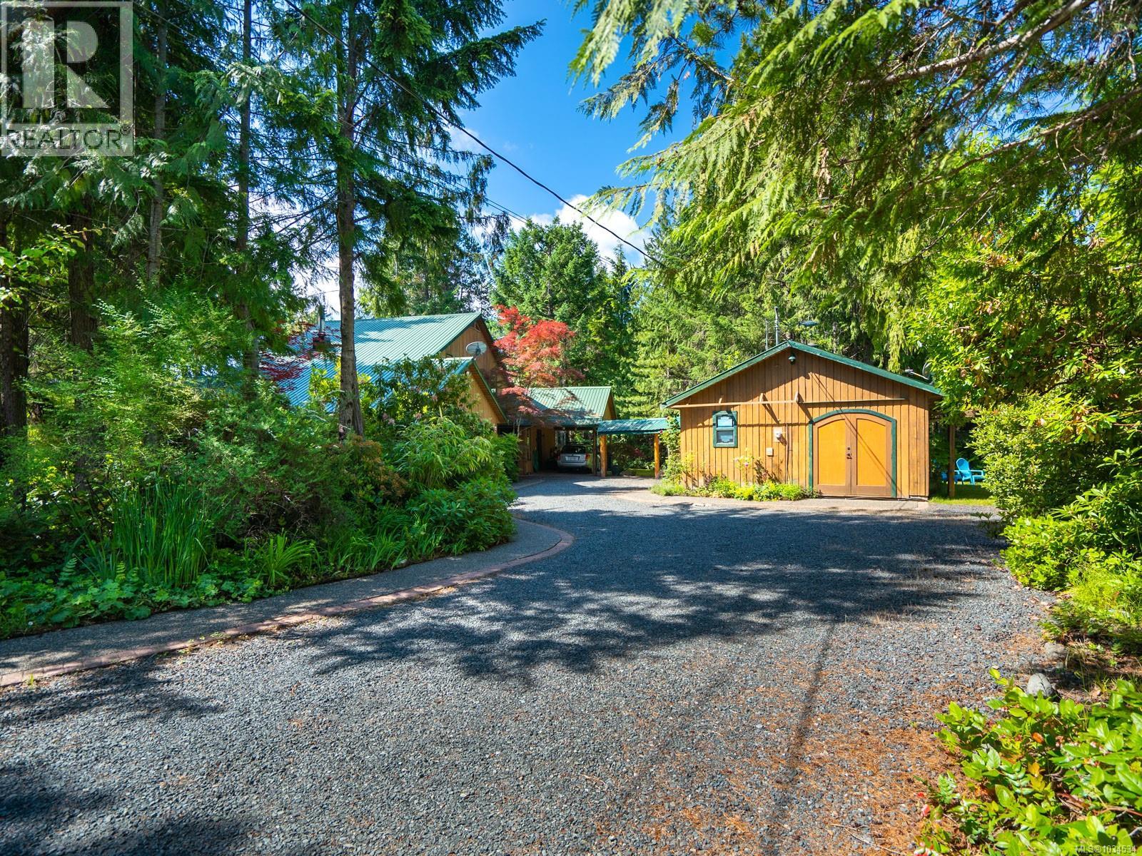 1055 Spider Lake Rd, Qualicum Beach