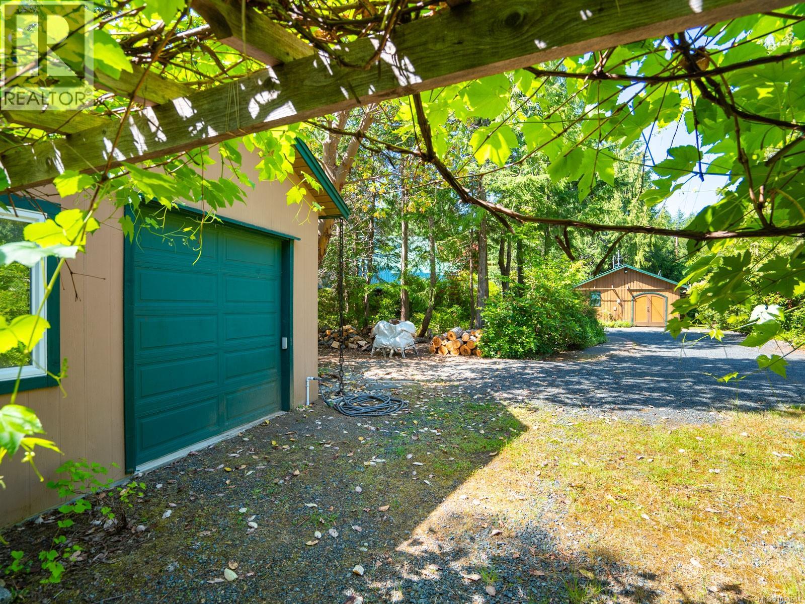 1055 Spider Lake Rd, Qualicum Beach