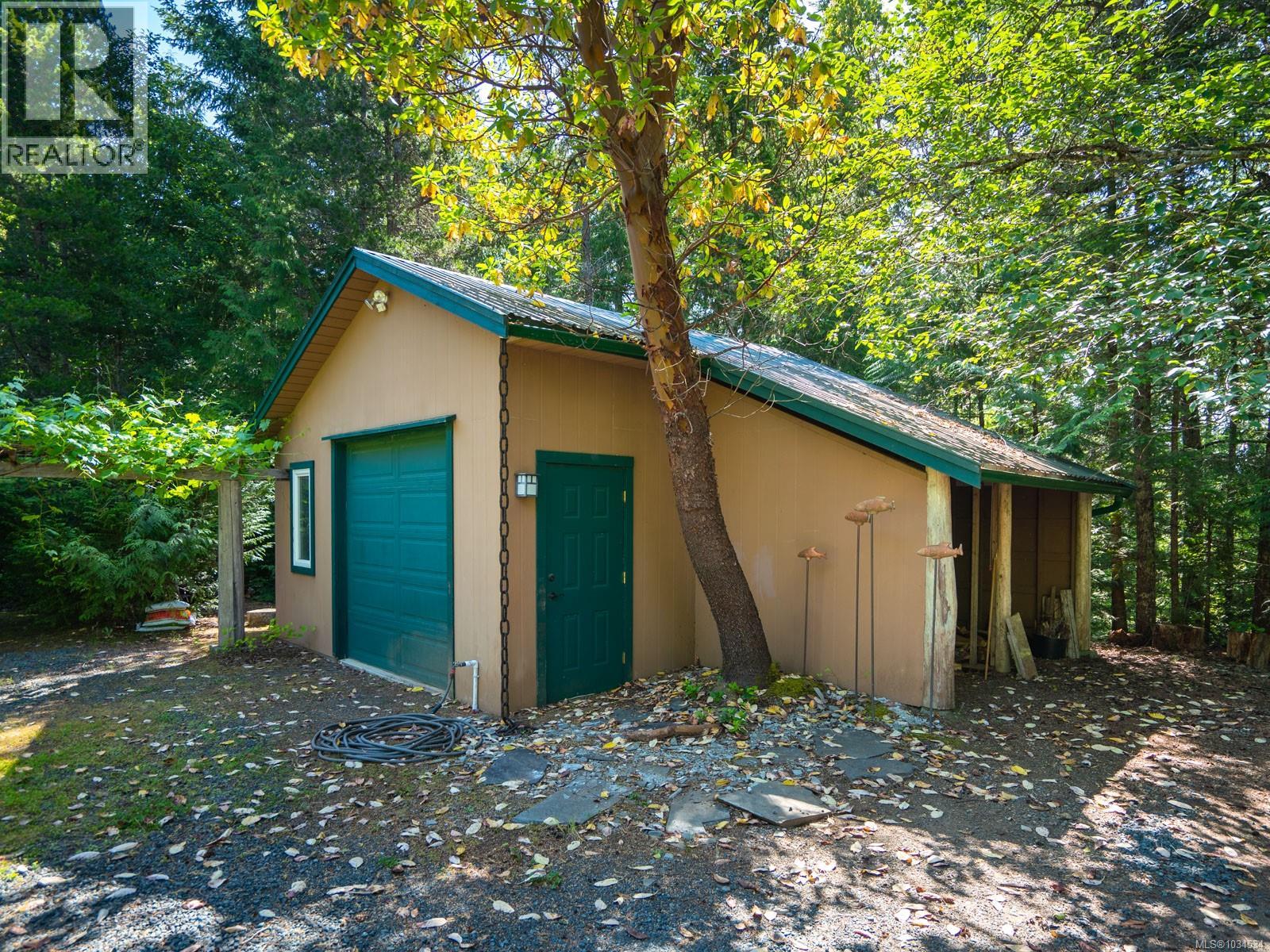1055 Spider Lake Rd, Qualicum Beach