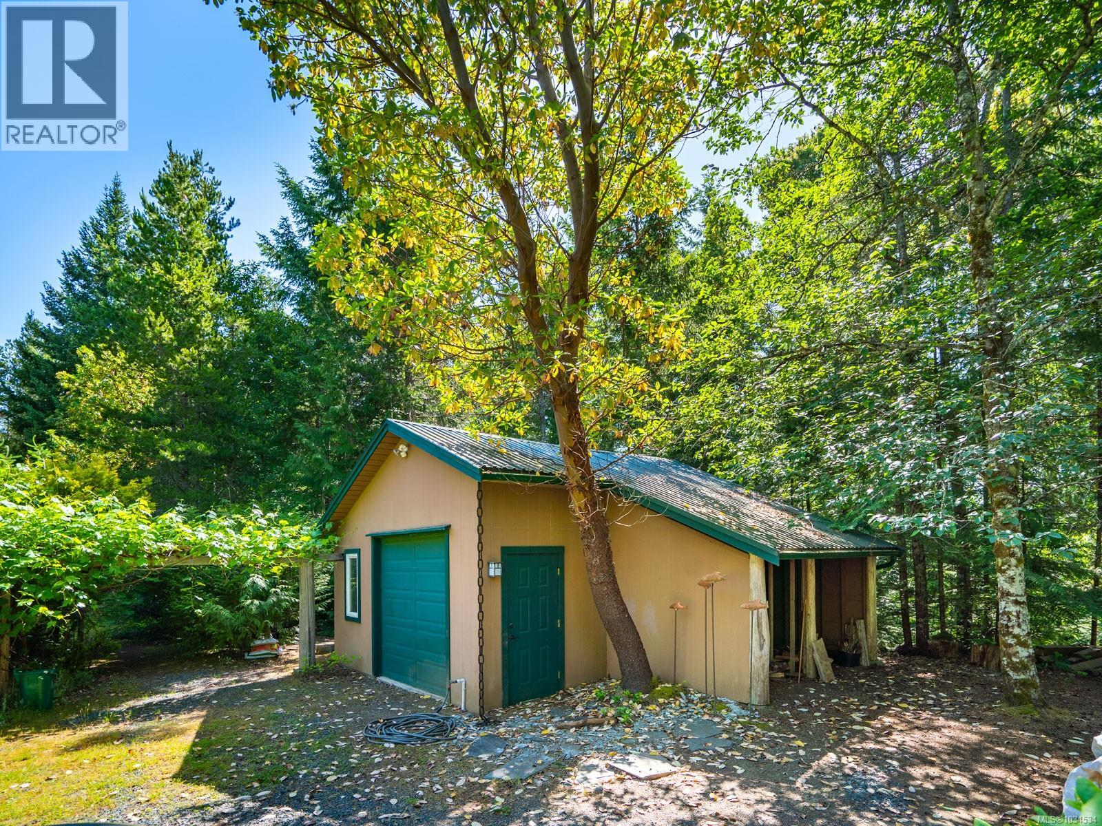 1055 Spider Lake Rd, Qualicum Beach