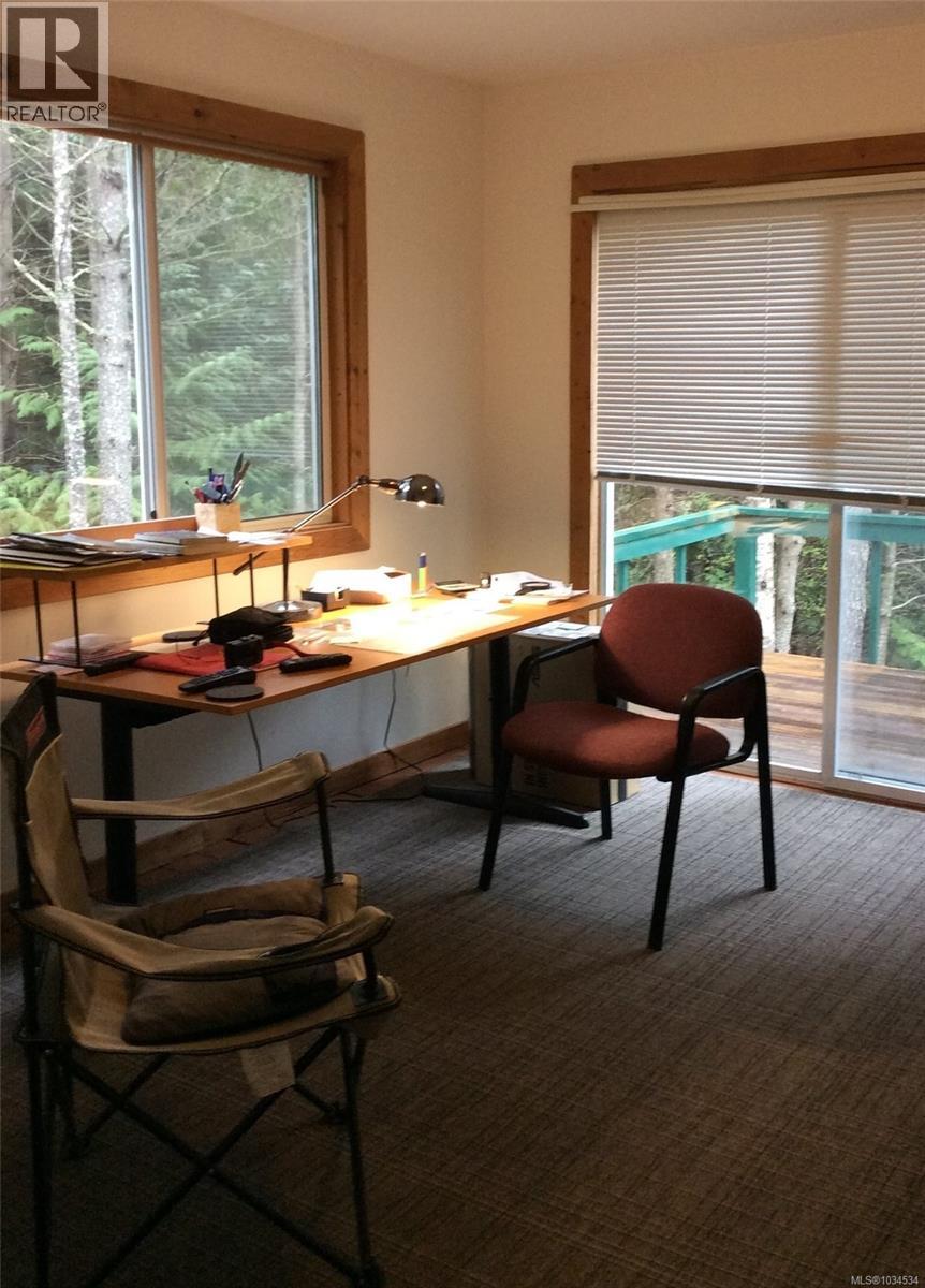 1055 Spider Lake Rd, Qualicum Beach