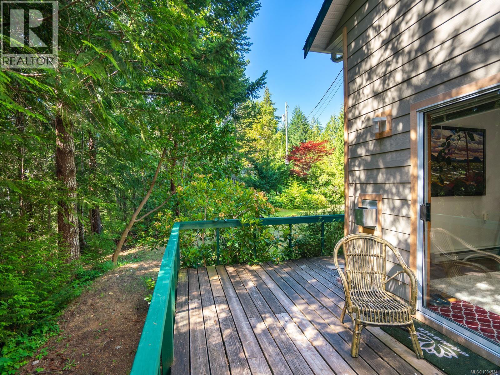 1055 Spider Lake Rd, Qualicum Beach