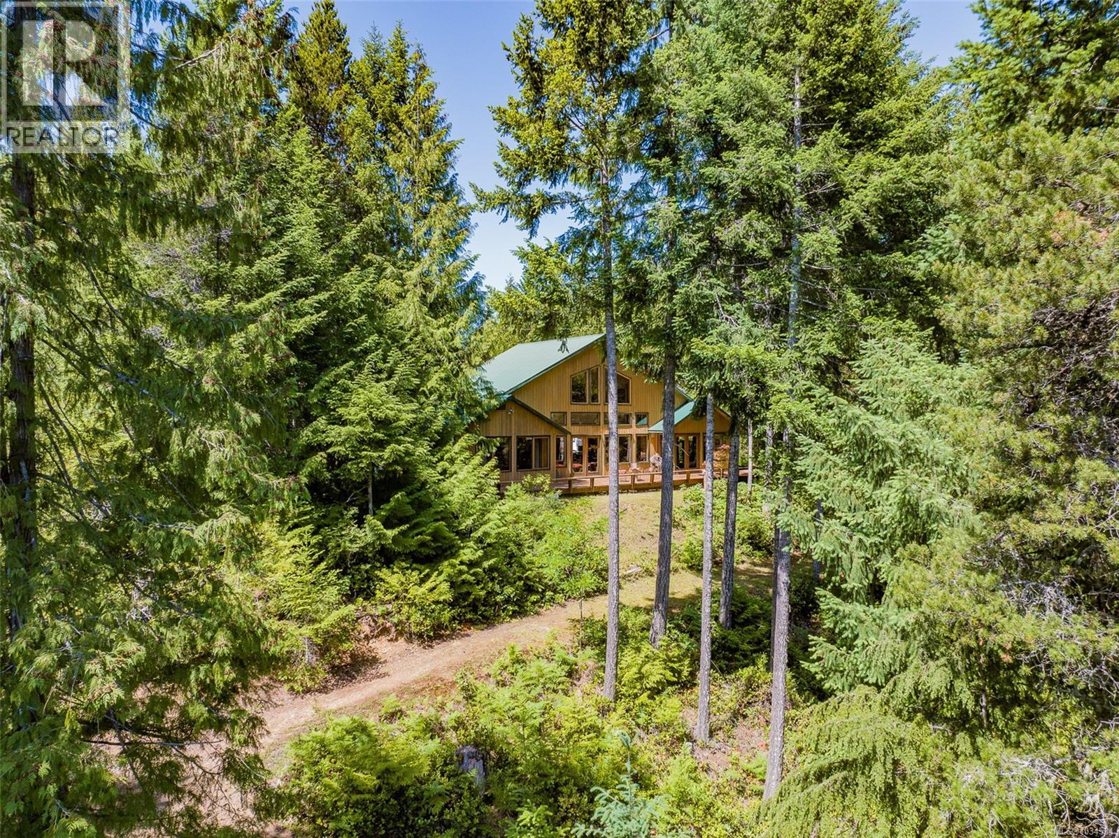 1055 Spider Lake Rd, Qualicum Beach