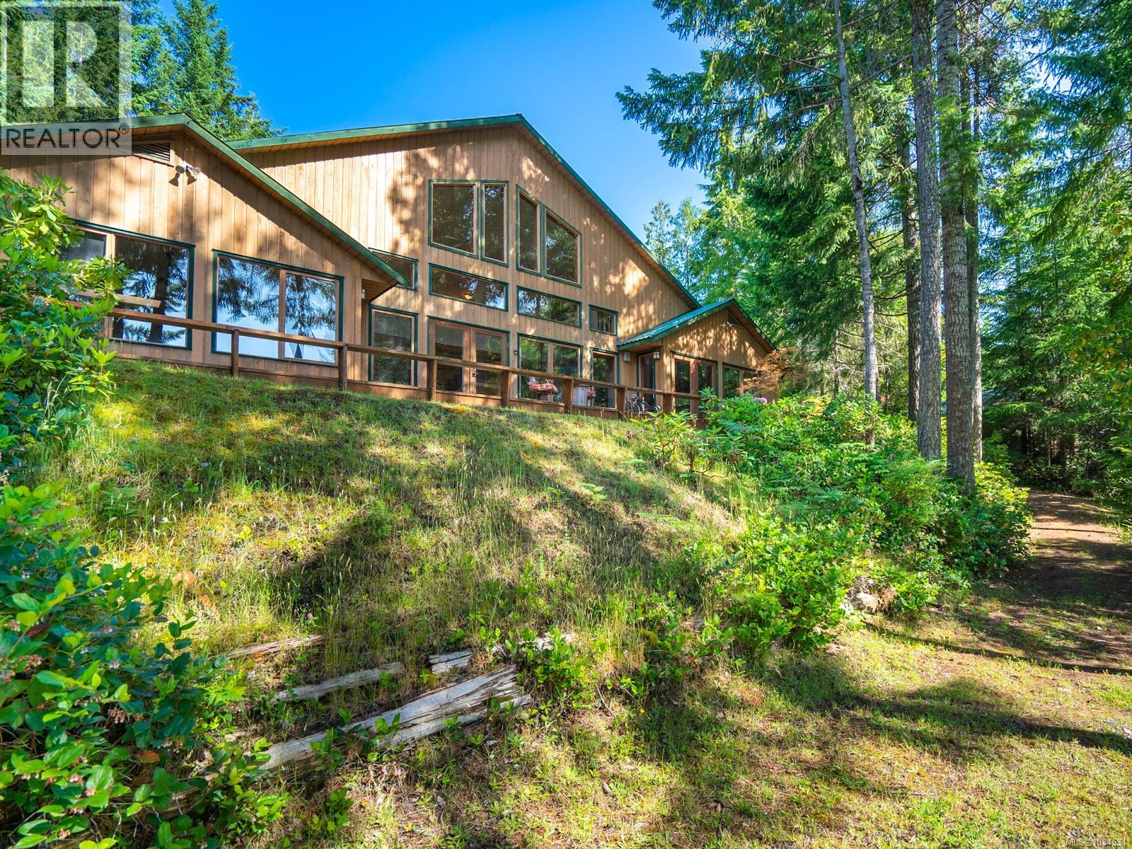 1055 Spider Lake Rd, Qualicum Beach