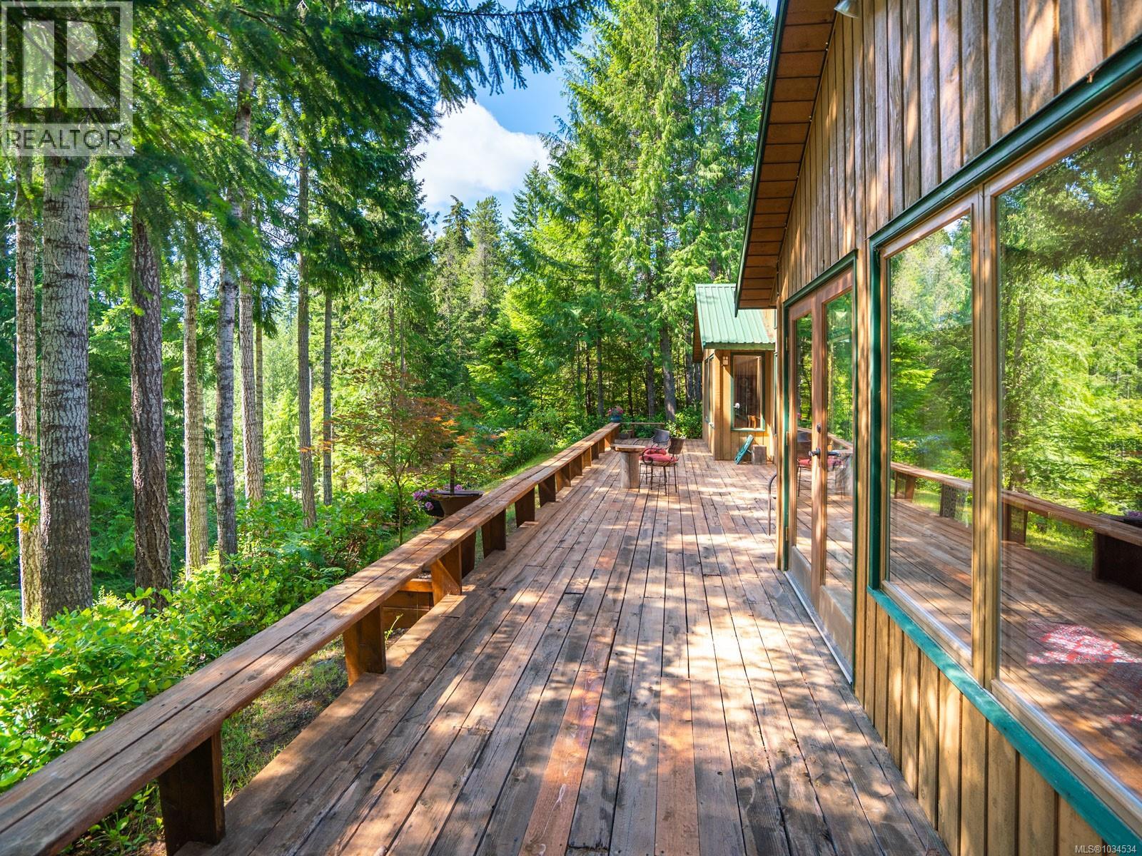 1055 Spider Lake Rd, Qualicum Beach
