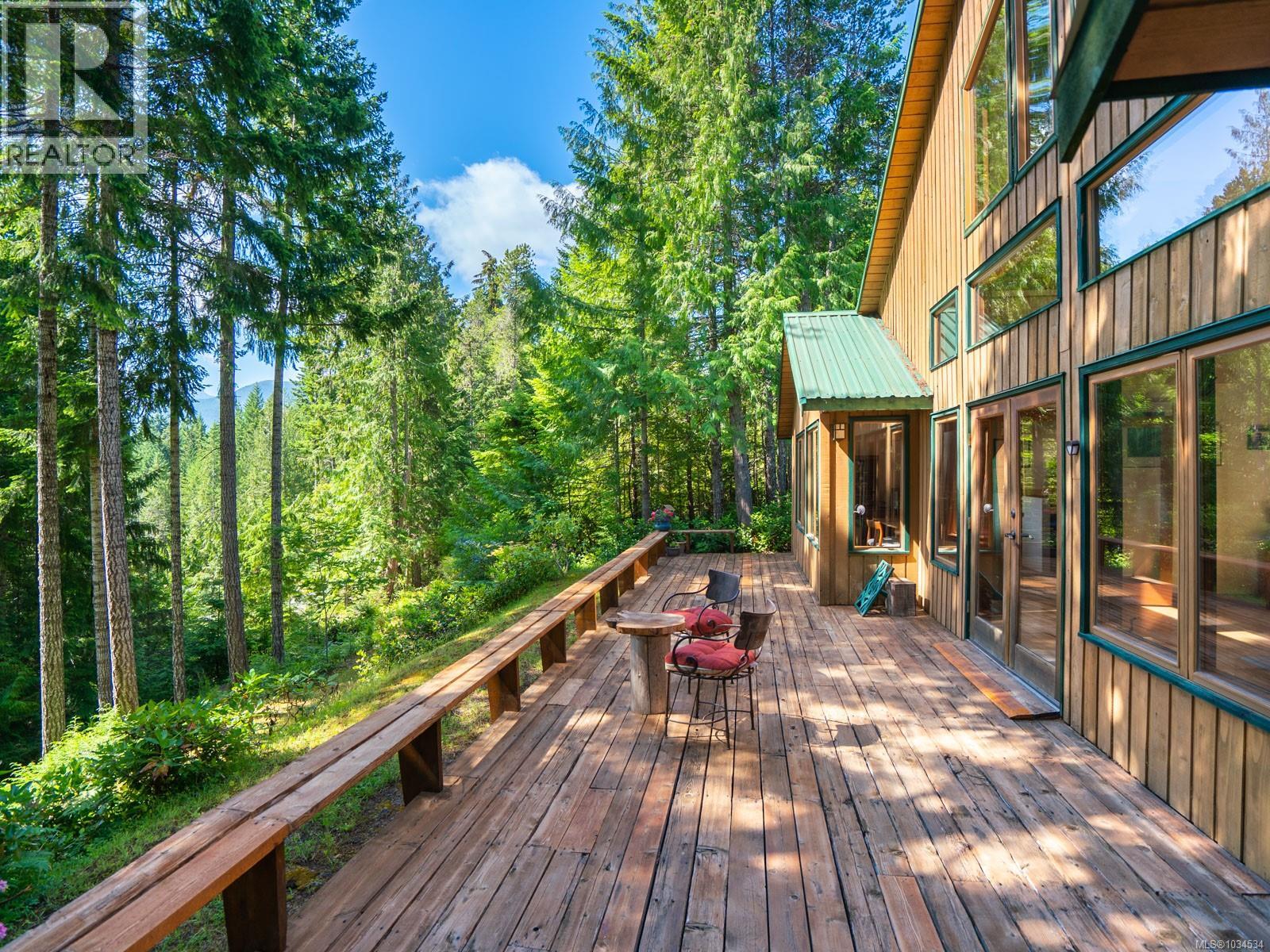 1055 Spider Lake Rd, Qualicum Beach