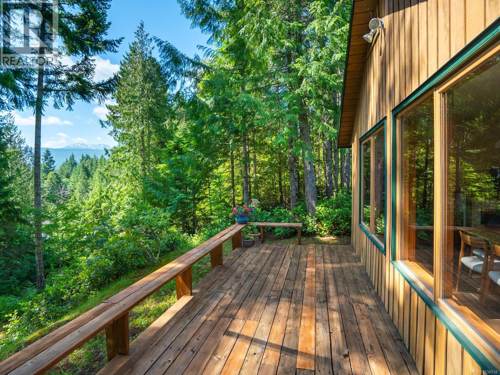1055 Spider Lake Rd, Qualicum Beach