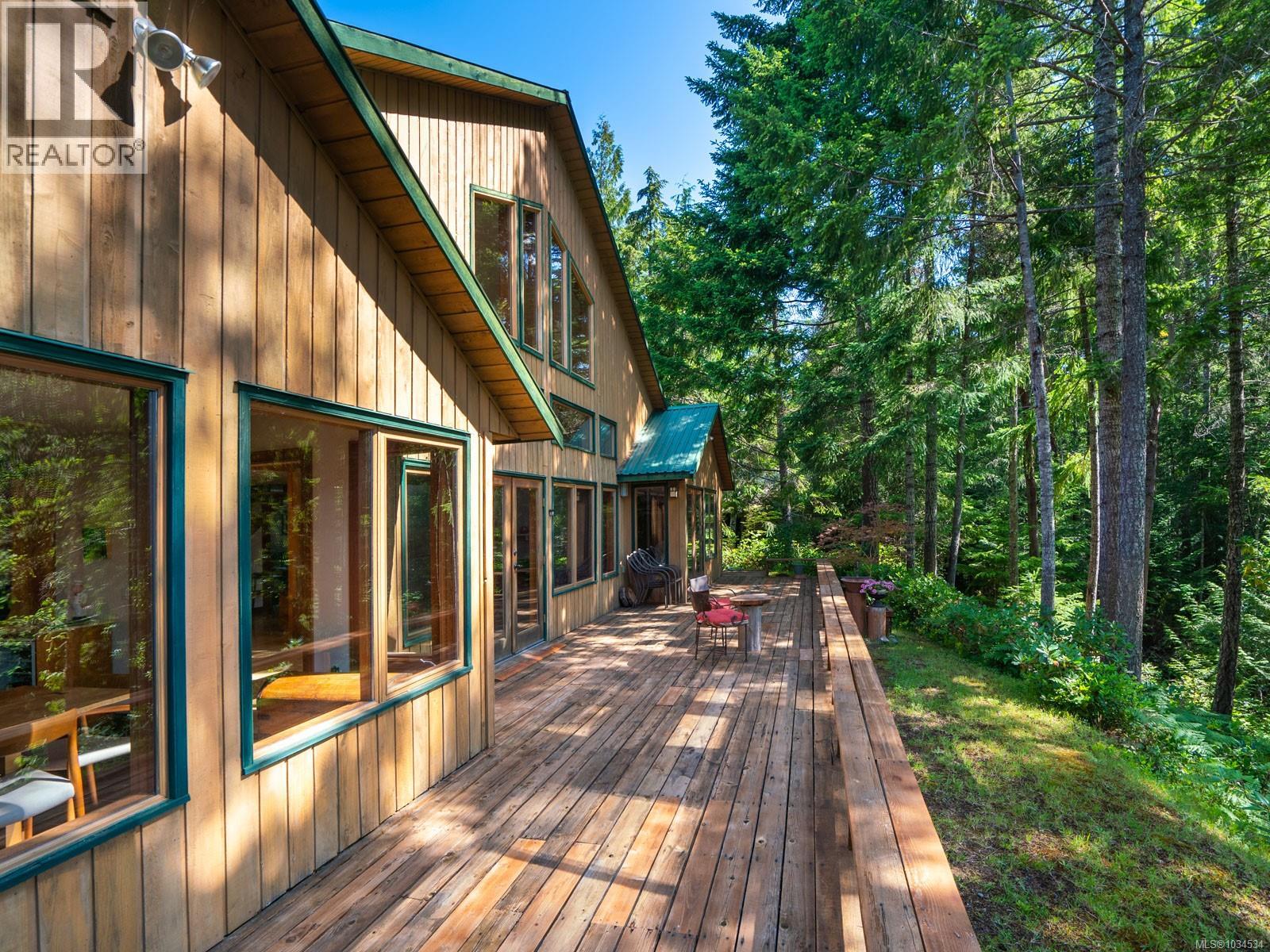 1055 Spider Lake Rd, Qualicum Beach