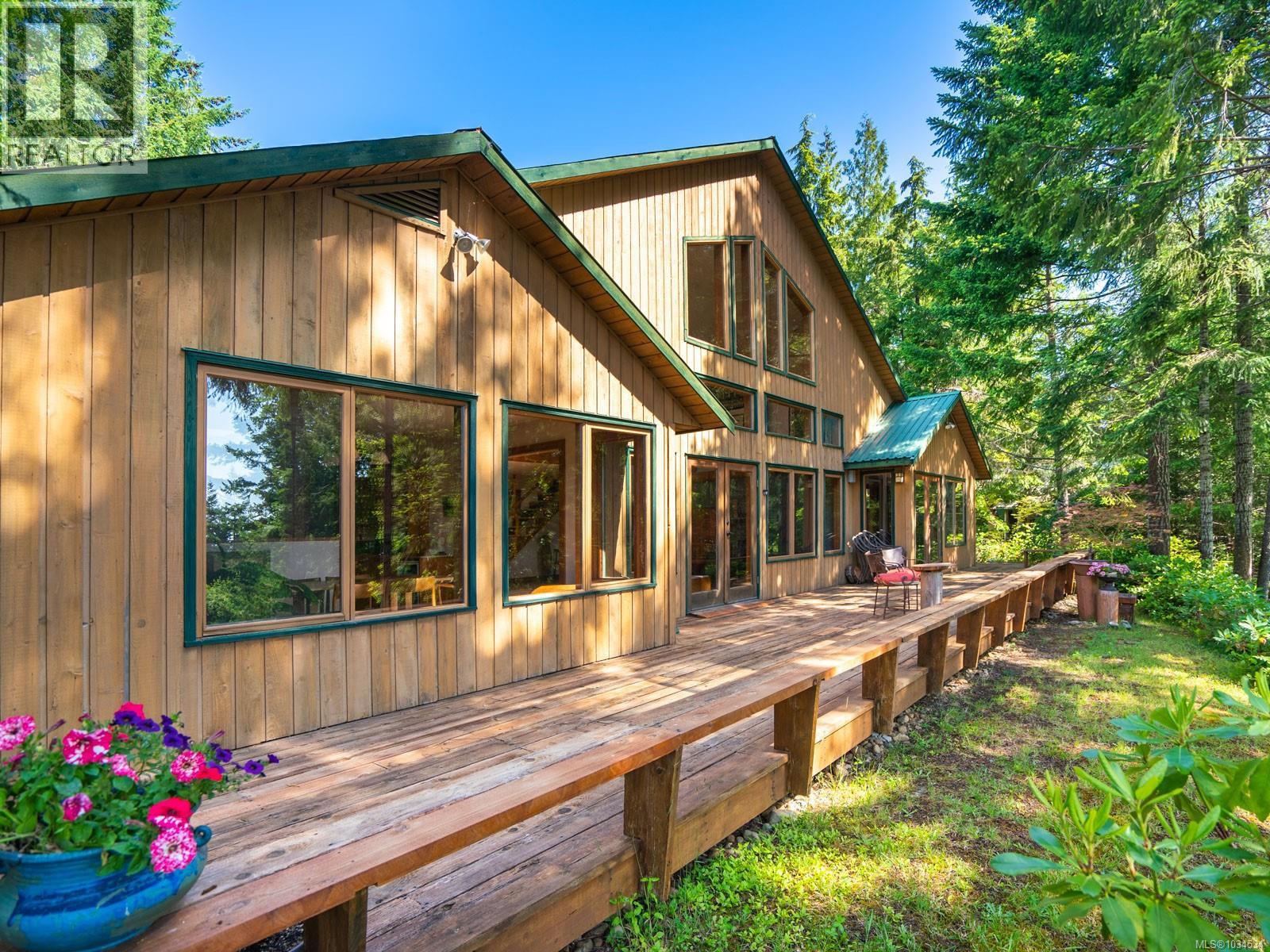 1055 Spider Lake Rd, Qualicum Beach