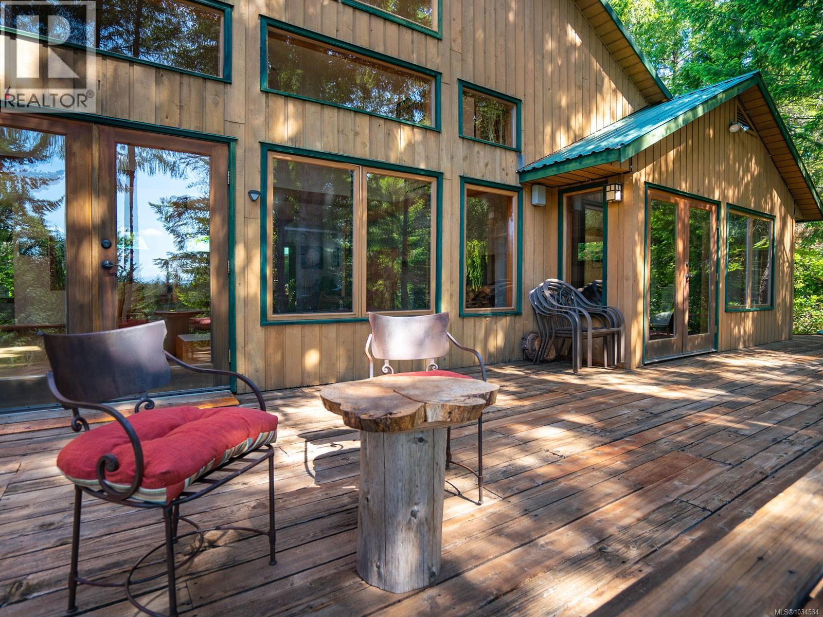 1055 Spider Lake Rd, Qualicum Beach