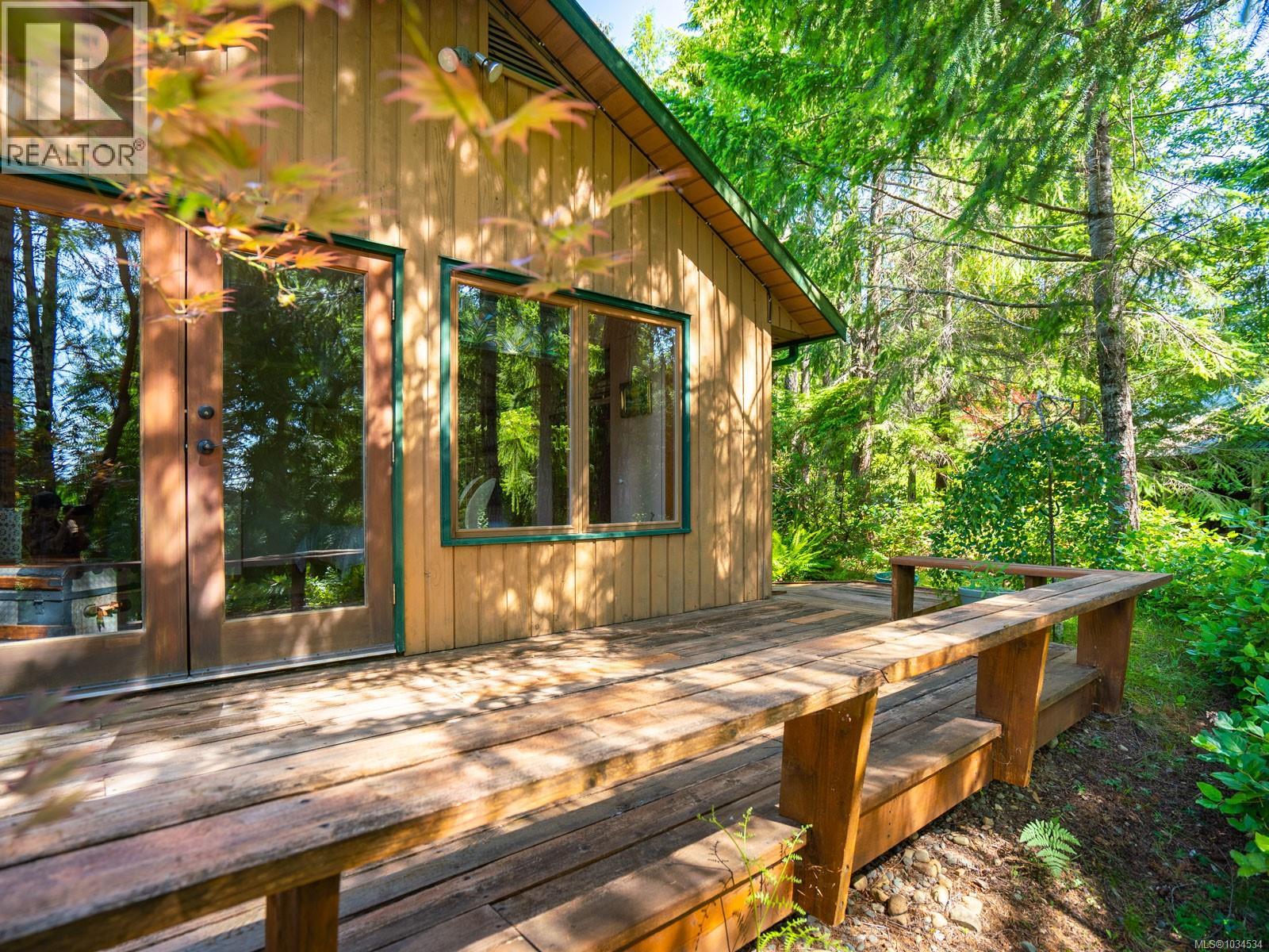 1055 Spider Lake Rd, Qualicum Beach