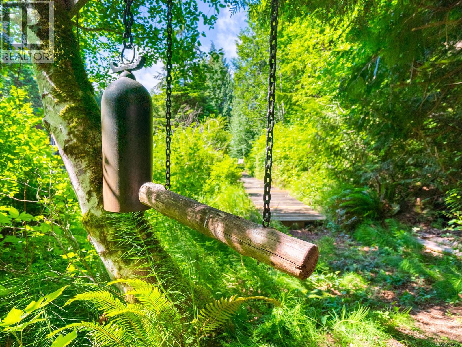1055 Spider Lake Rd, Qualicum Beach