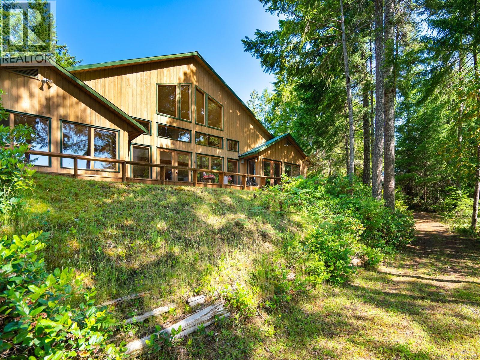 1055 Spider Lake Rd, Qualicum Beach